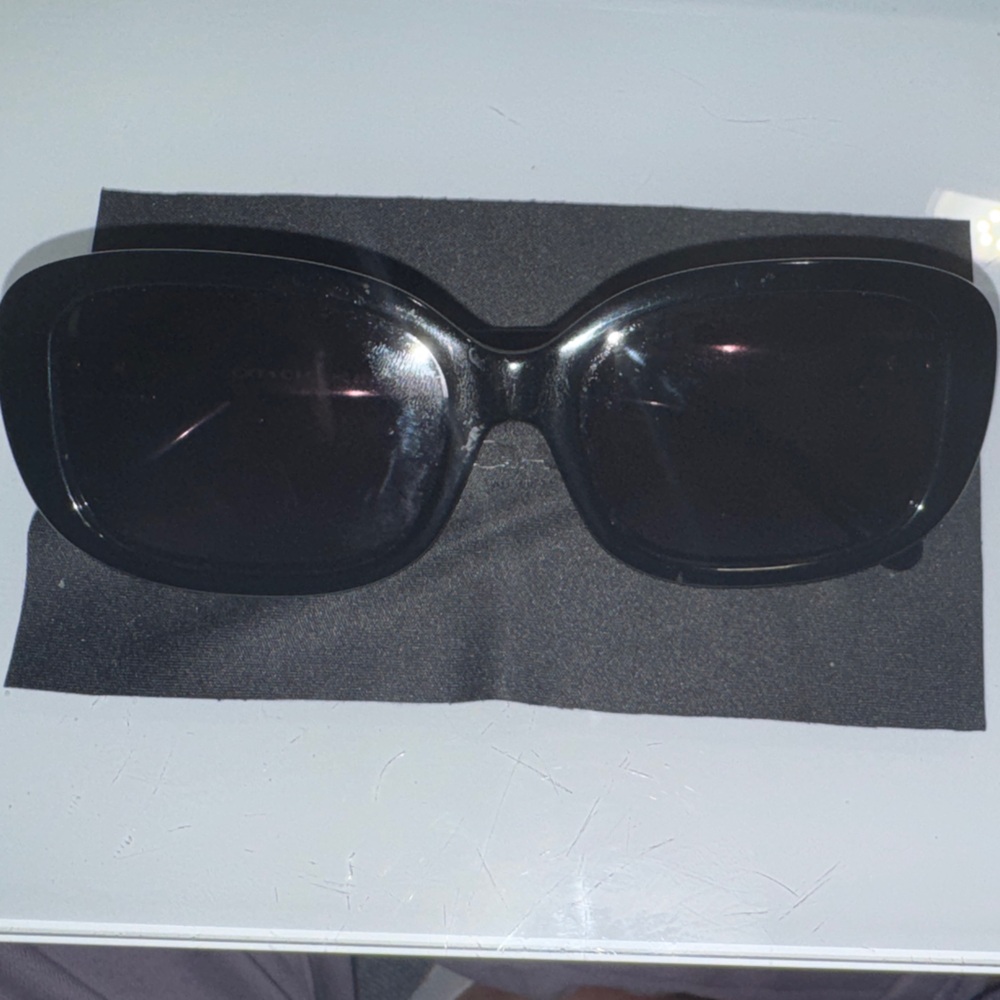 Elegant Coach Black Sunglasses